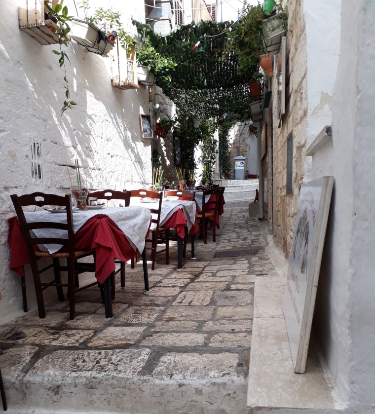 Day trip to Ostuni, a small restaurant in The White City.