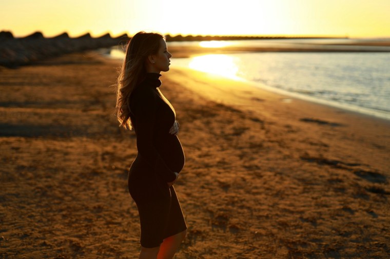 Best Pregnancy Travel Outfits