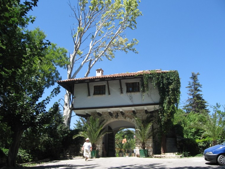 An unusual house of the palace's grounds