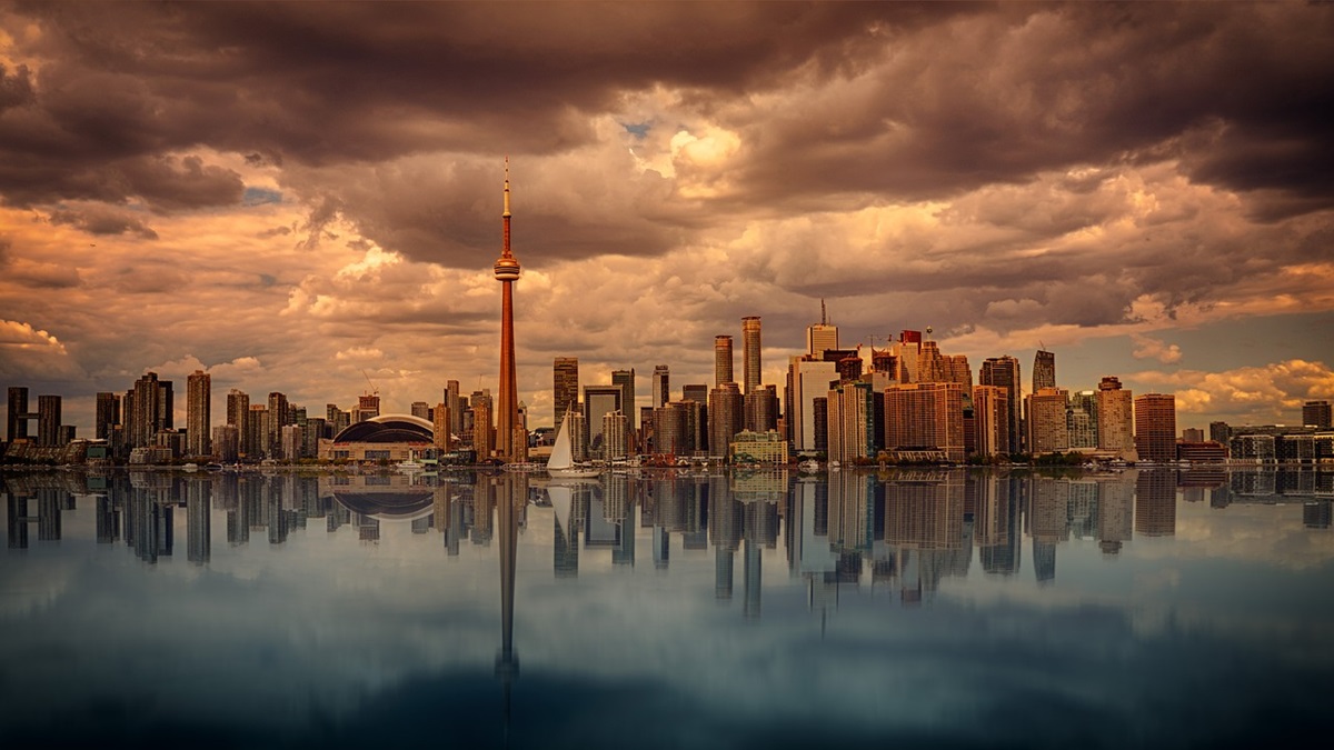 toronto skyline - use a business travel agency in canada to make the most of your business trip