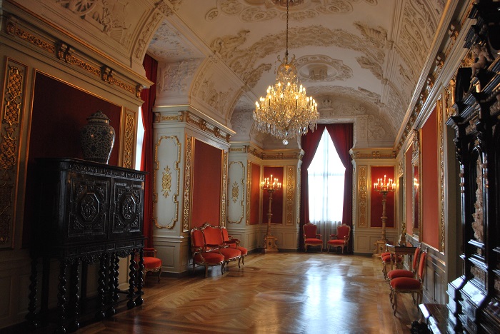 royal salon