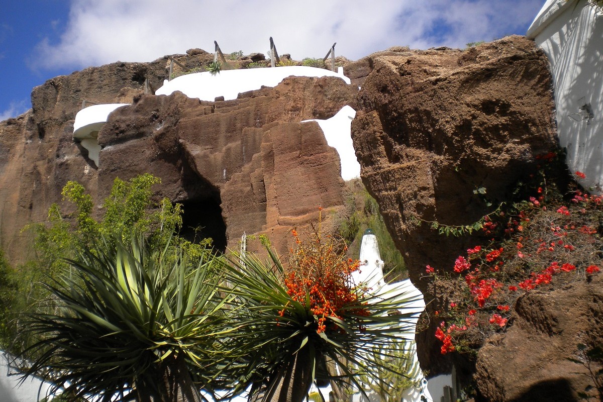 Lagomar Lanzarote, an oasis in a volcanic landscape