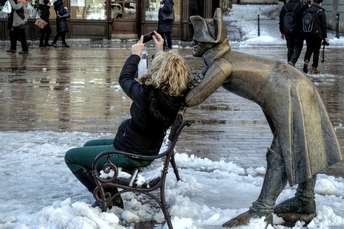 How to take photos of yourself when traveling solo