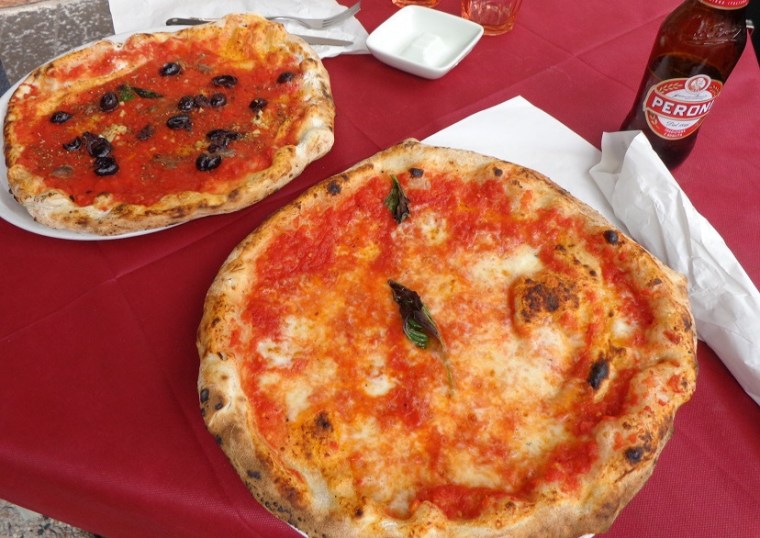 Pizza is a must in any weekend in Naples