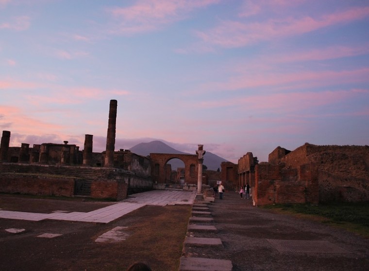 Day trip to Pompeii from Naples or Sorrento-The Temple of Jupiter in Pompeii