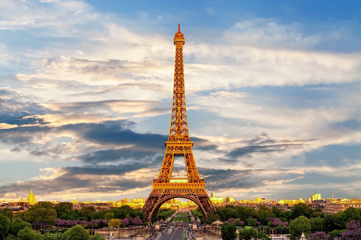 eiffel tower, the symbol of paris